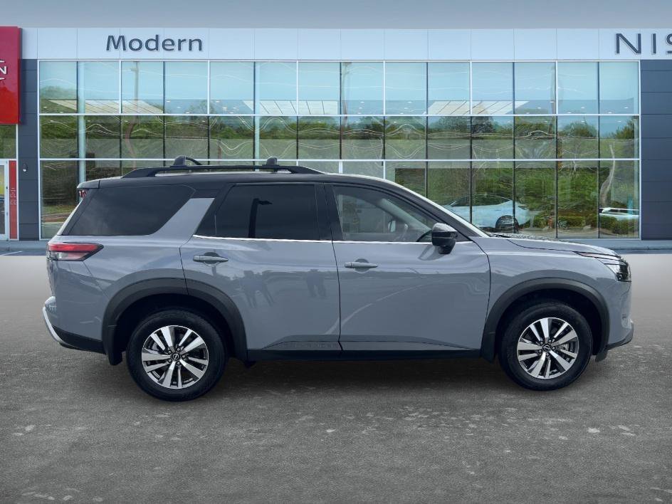 Used 2025 Solid Gray/Super Black Nissan SL image 4