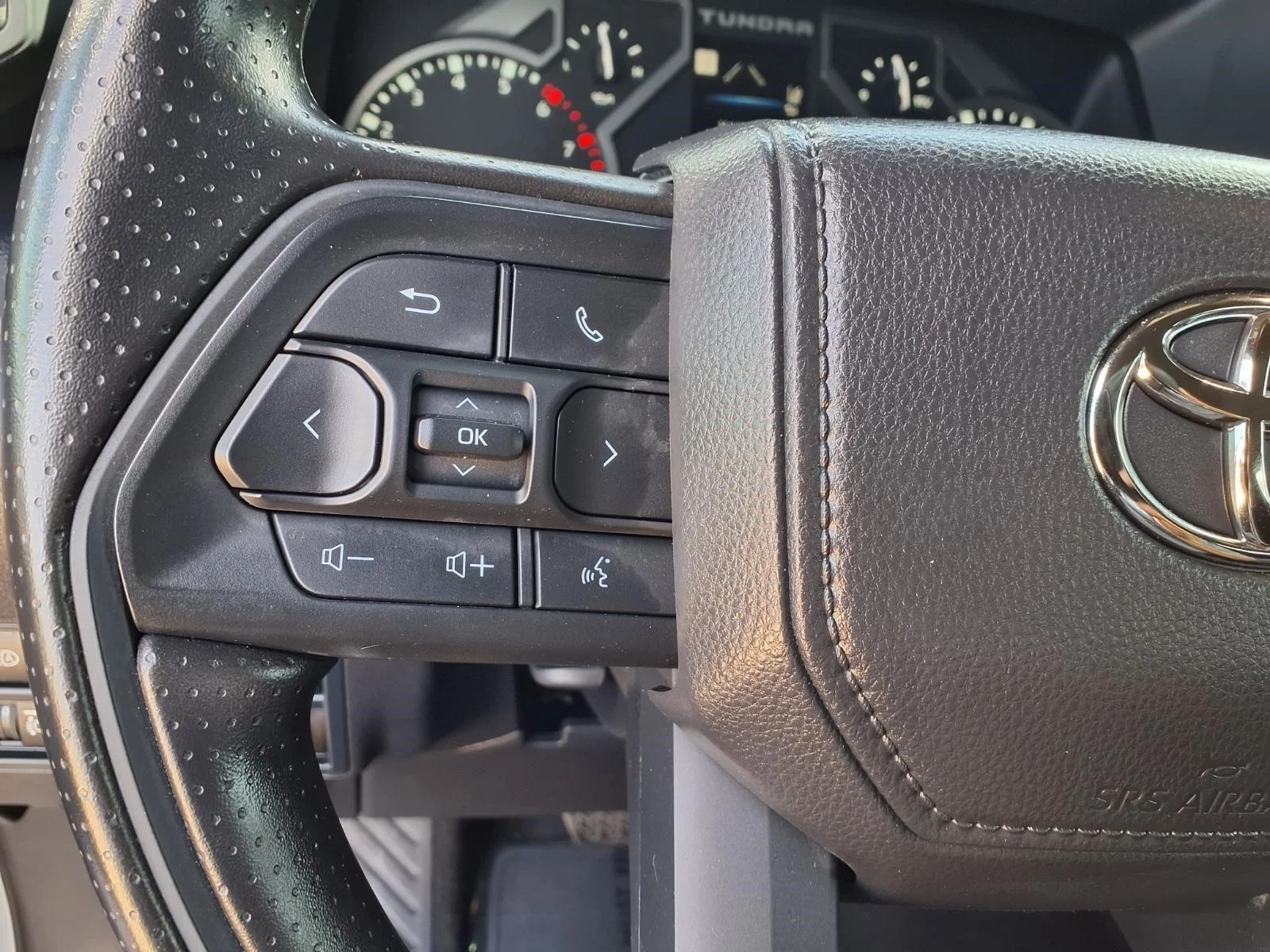 Used 2025 White Toyota SR5 image 16