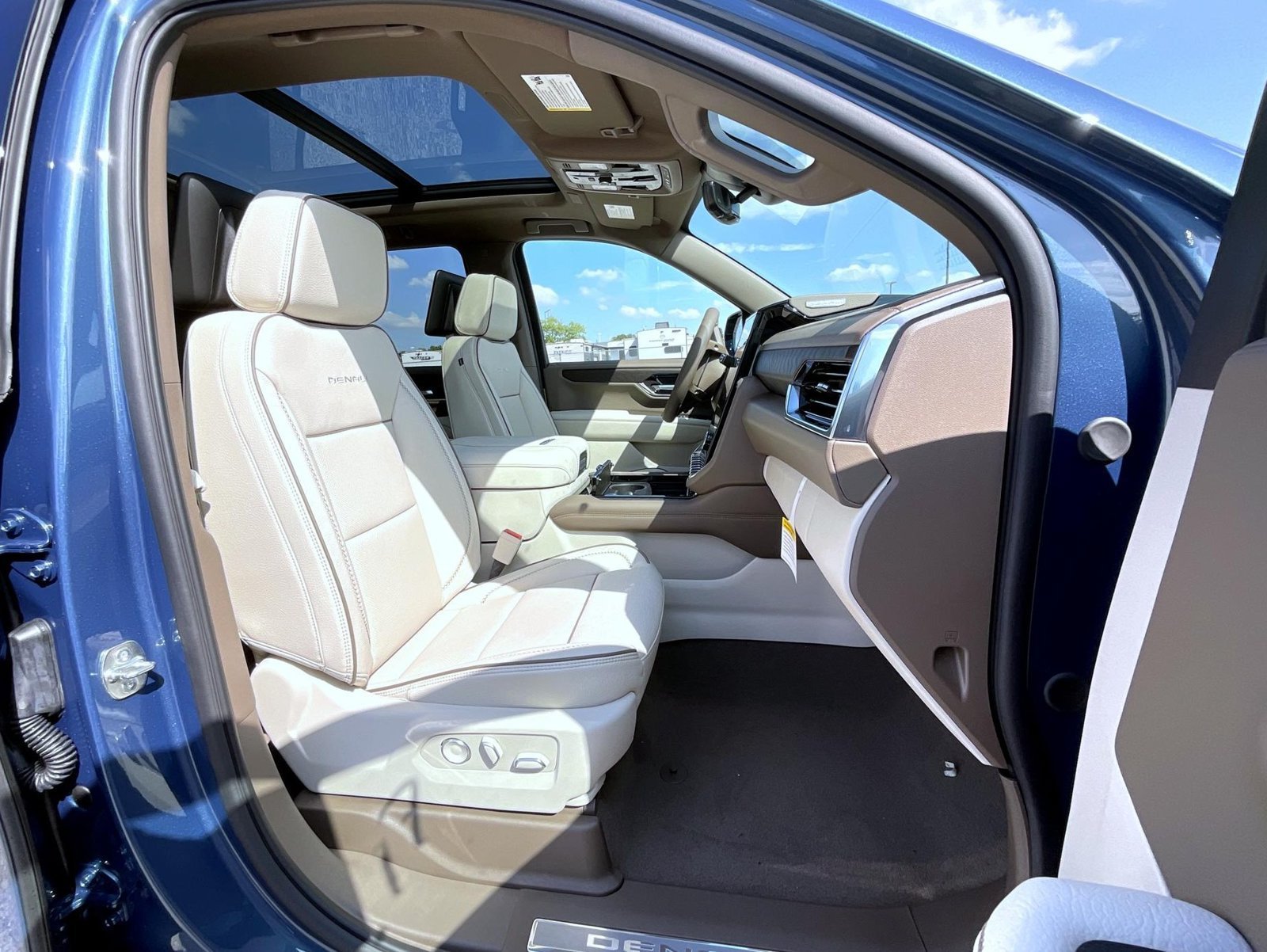 2026 GMC Yukon XL Denali - Photo 15