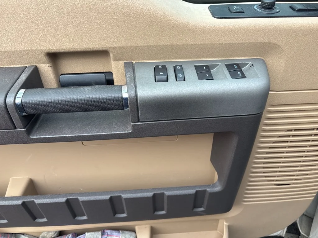Used 2016  Ford Lariat image 11
