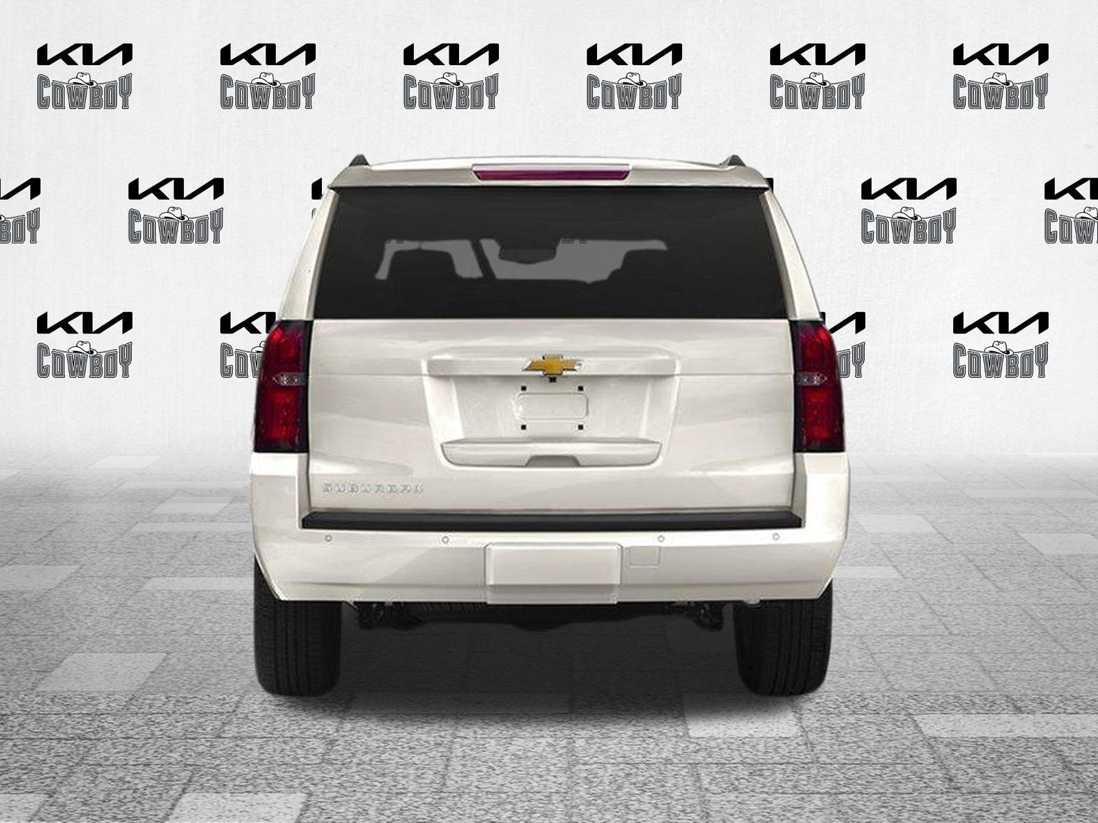 Used 2017 Iridescent Pearl Tricoat Chevrolet LT 1500 image 8
