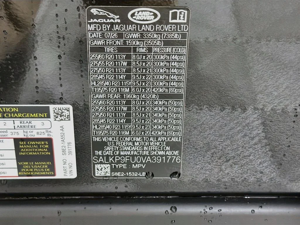 New 2027 Santorini Black Land Rover SE image 34