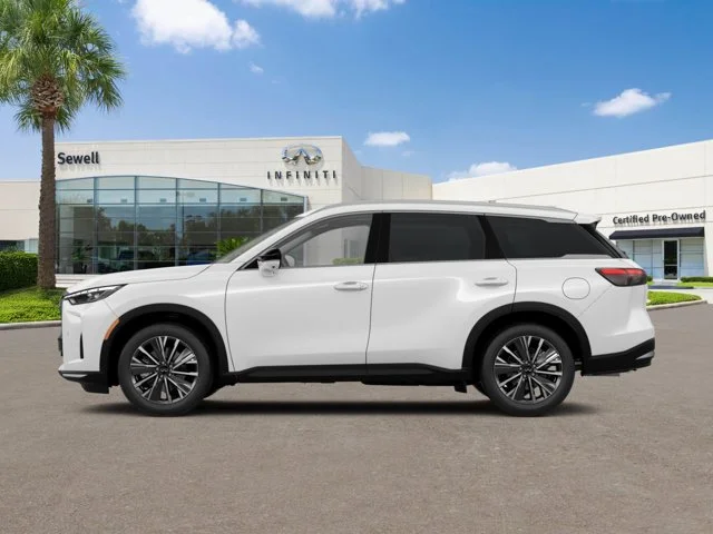 New 2027 RADIANT WHITE INFINITI Luxe FWD image 3