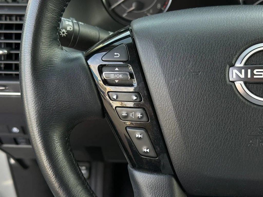 Used 2024 Silver Nissan SL image 8