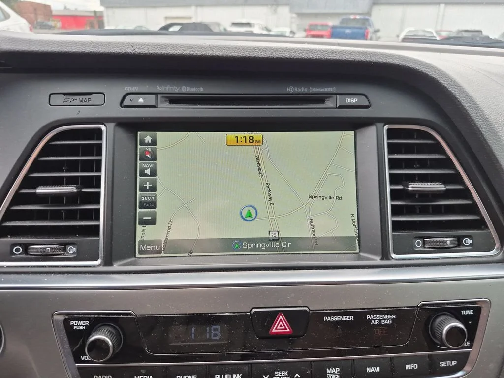Used 2015 Shale Gray Metallic Hyundai Limited image 30