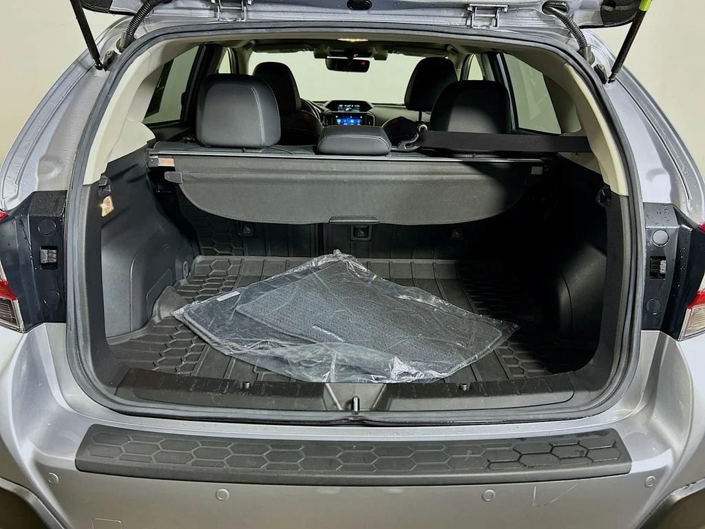 Used 2019 Ice Silver Metallic Subaru Limited image 25