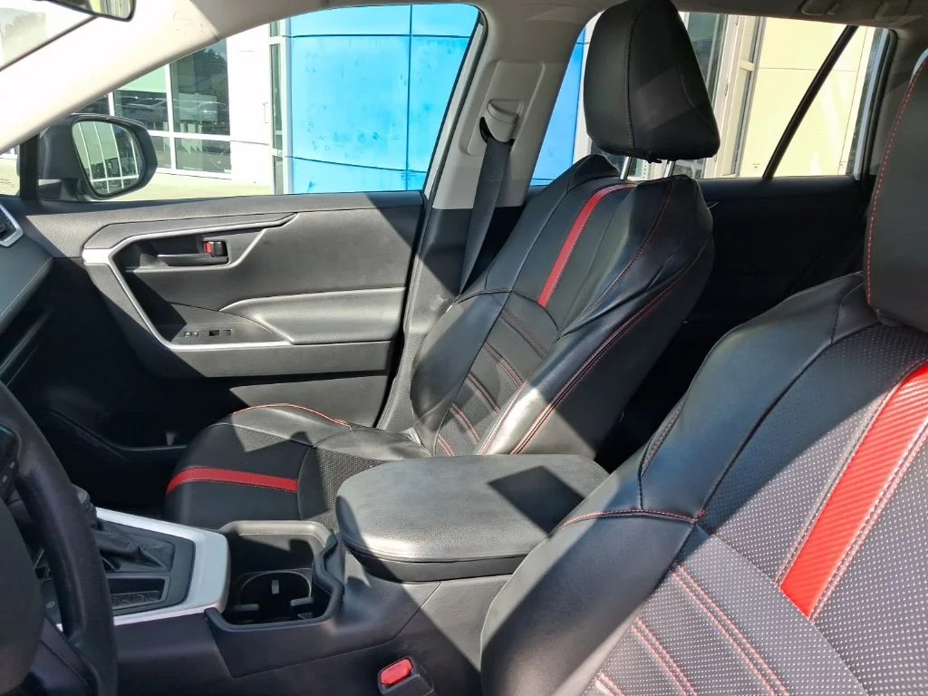 Used 2022 White Toyota LE image 17