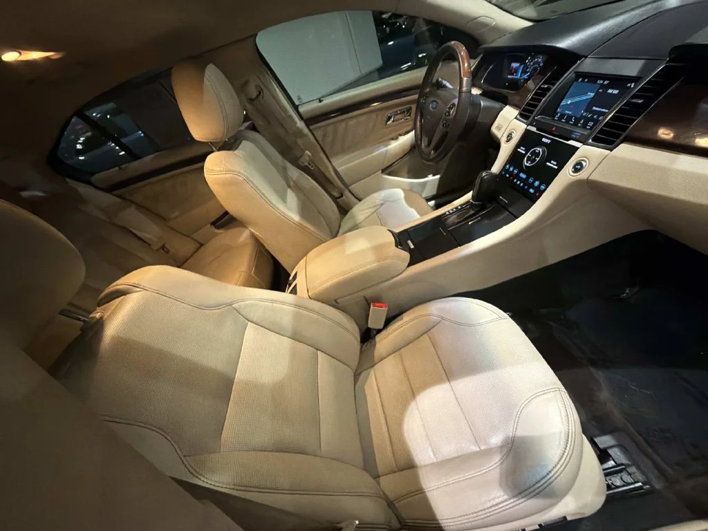 Used 2018 White Ford Limited image 30