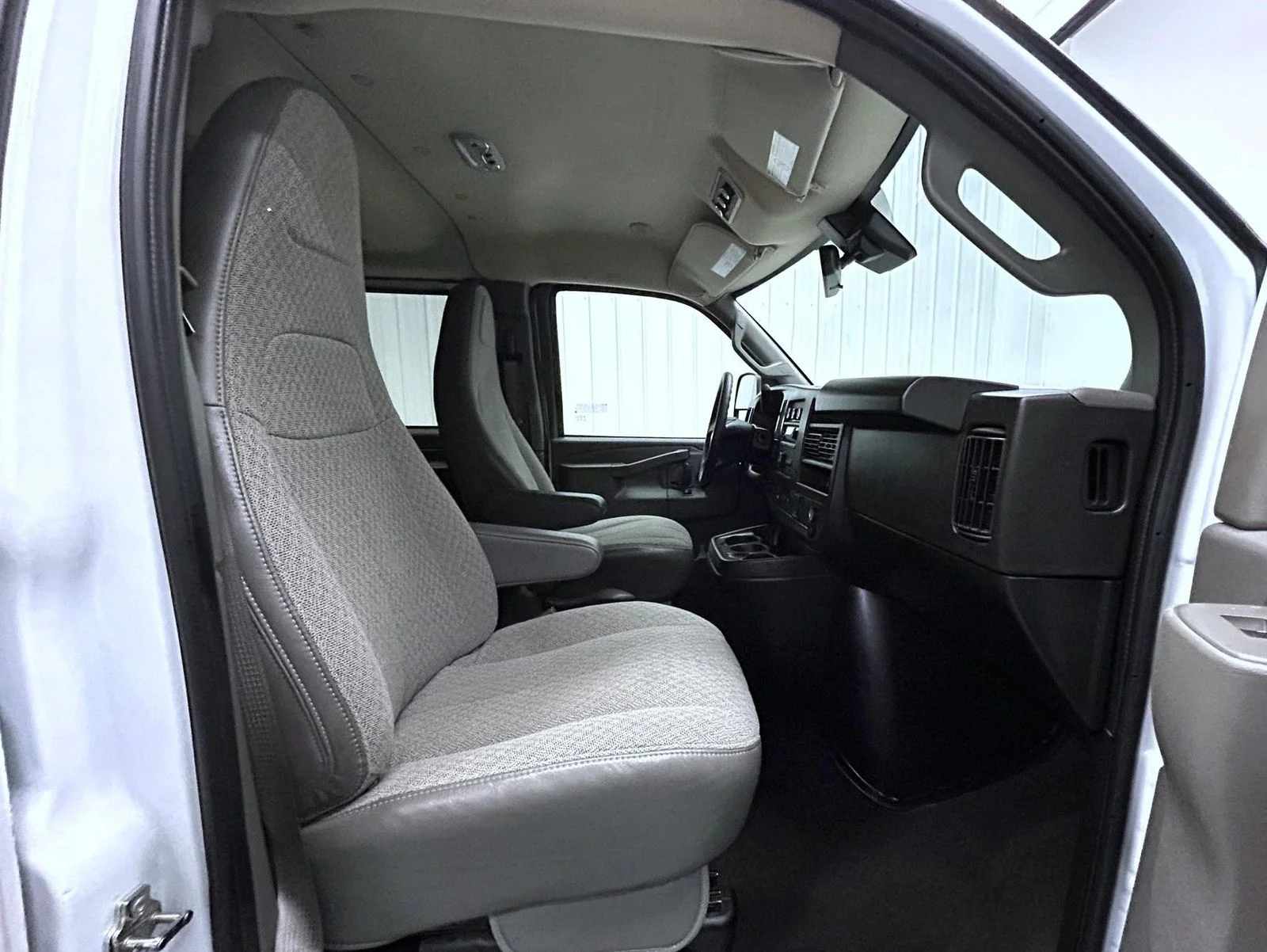 Used 2024 White Chevrolet LT image 15