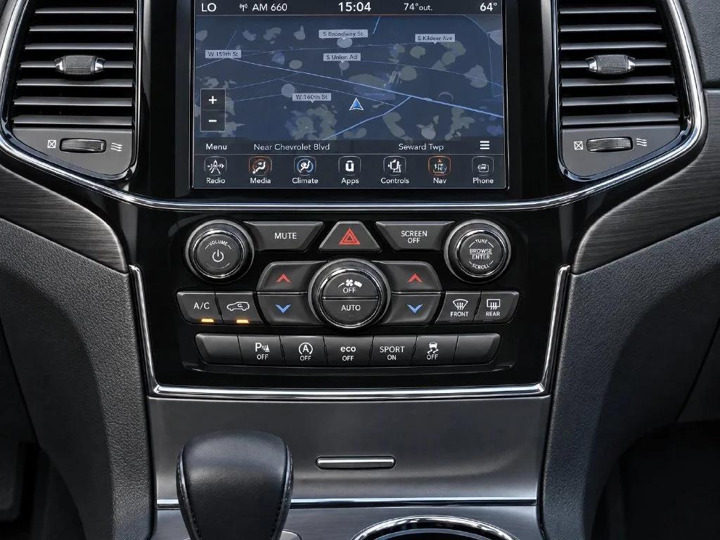 Used 2020 White Jeep Altitude image 28