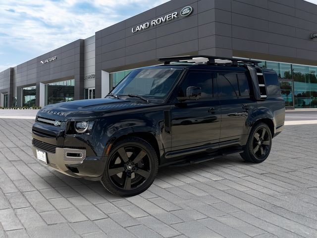 Used 2025 Black Land Rover X-Dynamic SE image 1