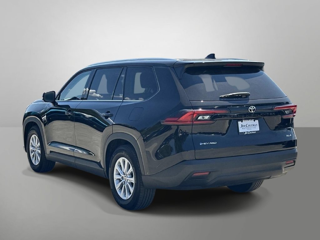 Used 2025 Black Toyota XLE image 27