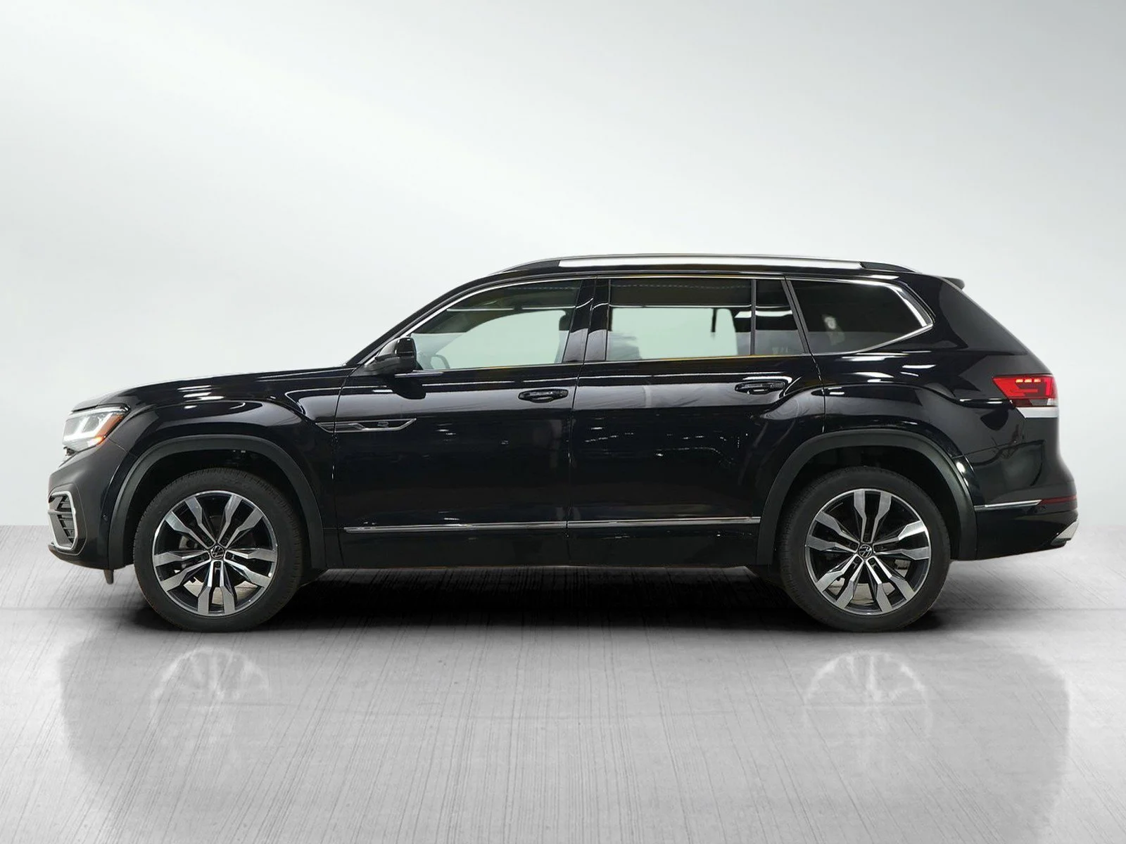 Used 2023 Volkswagen Atlas SEL Premium R-Line with VIN 1V2FR2CA1PC519243 for sale in Minneapolis, Minnesota