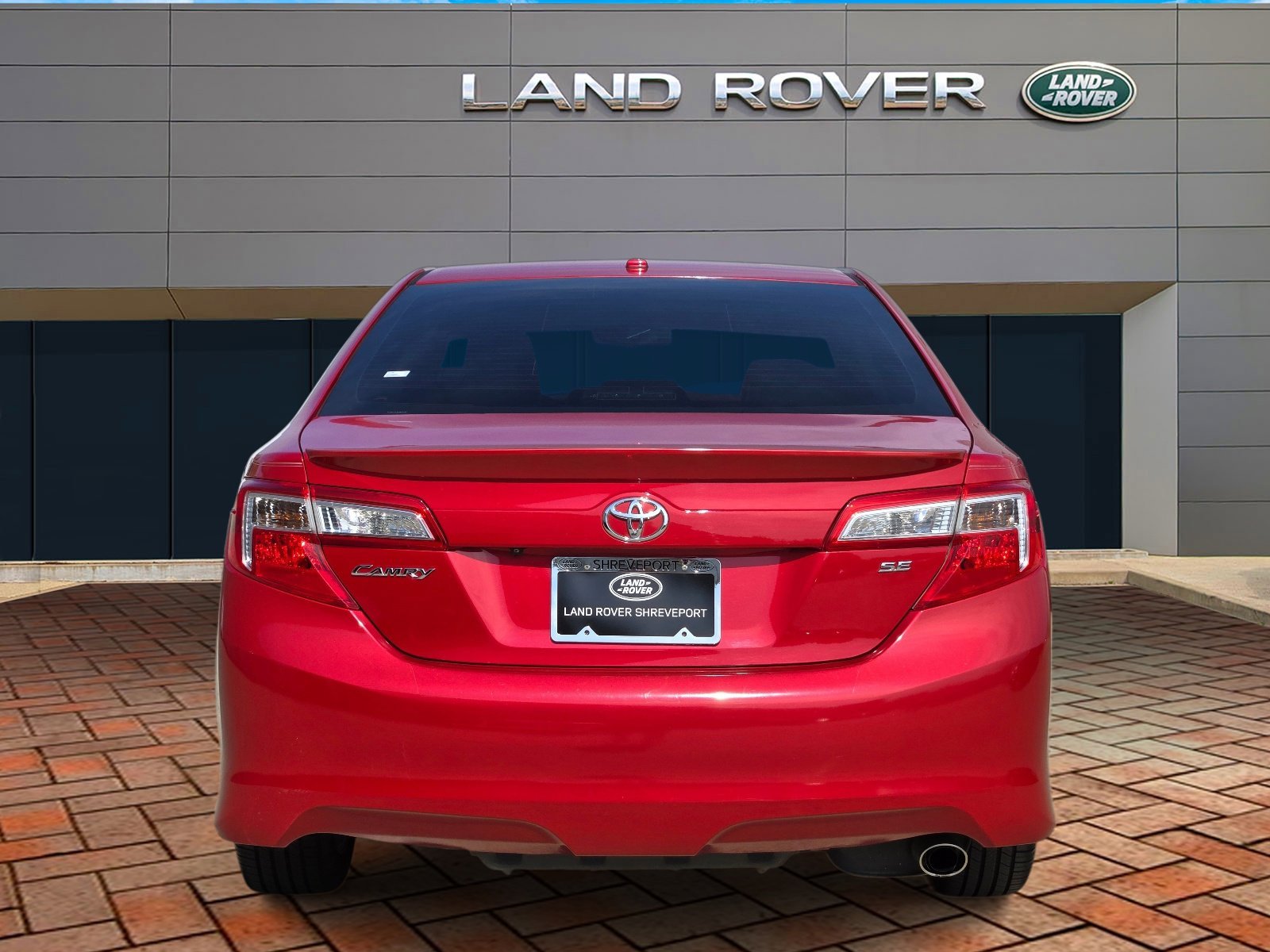 Used 2014 Barcelona Red Metallic Toyota SE image 5