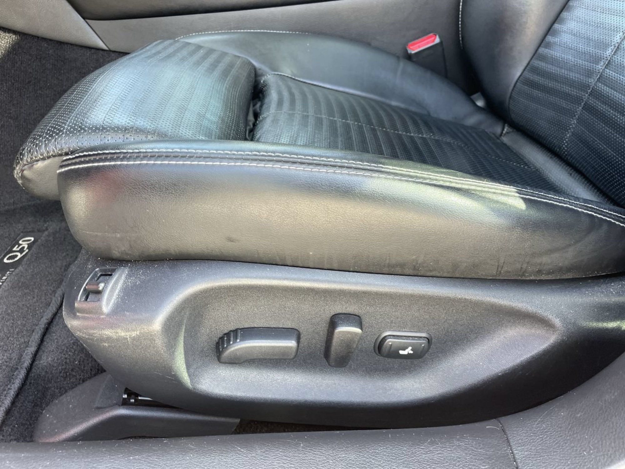 Used 2015 Venetian Ruby INFINITI Sport image 16