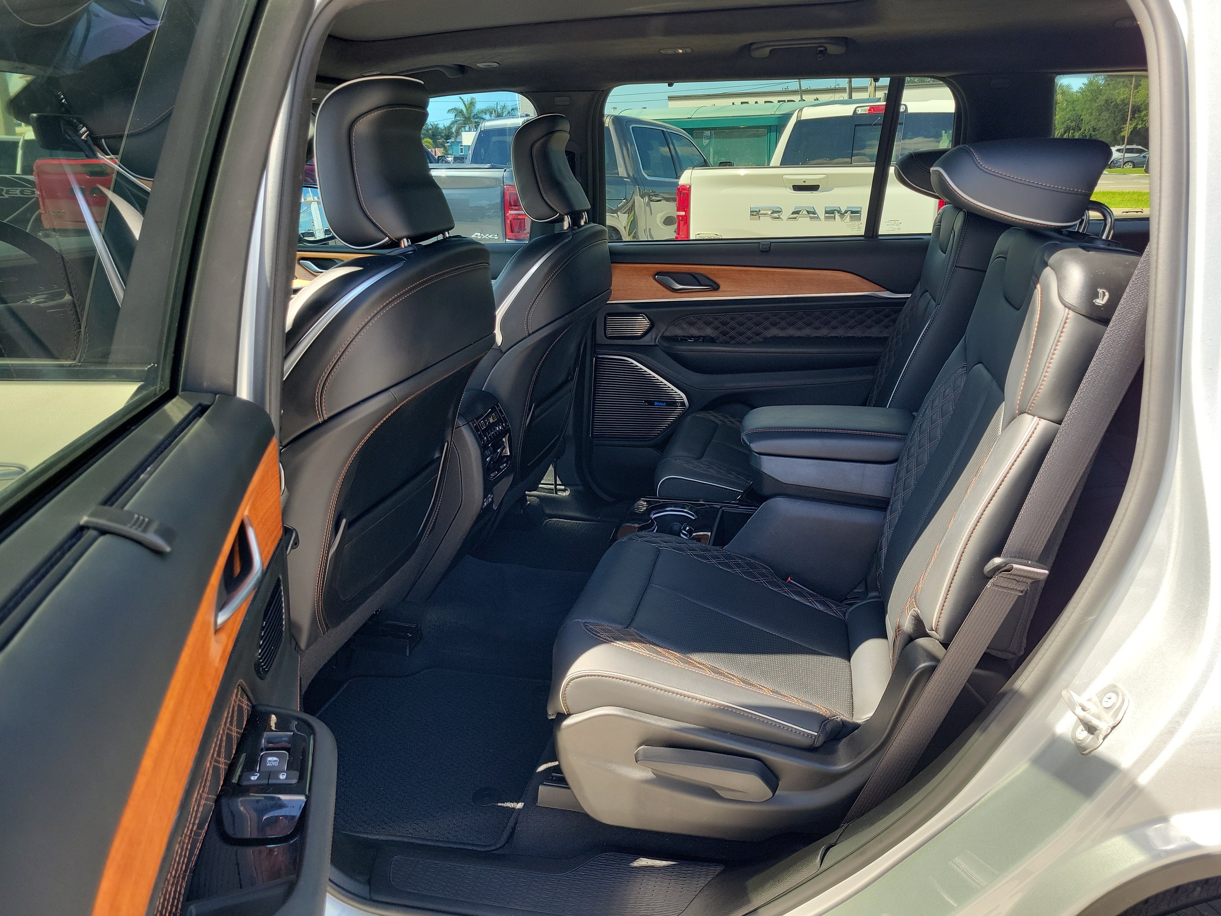 Used 2022 Silver Zynith Jeep Summit Reserve image 10