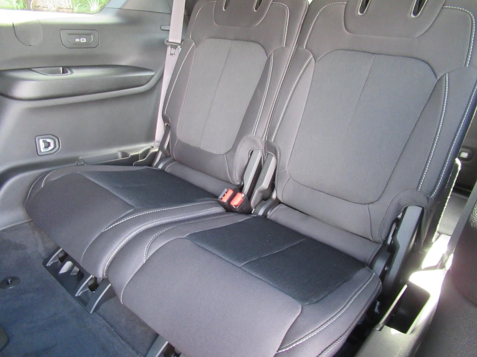 New 2026 Silver Zynith Exterior Paint Jeep Laredo X image 16