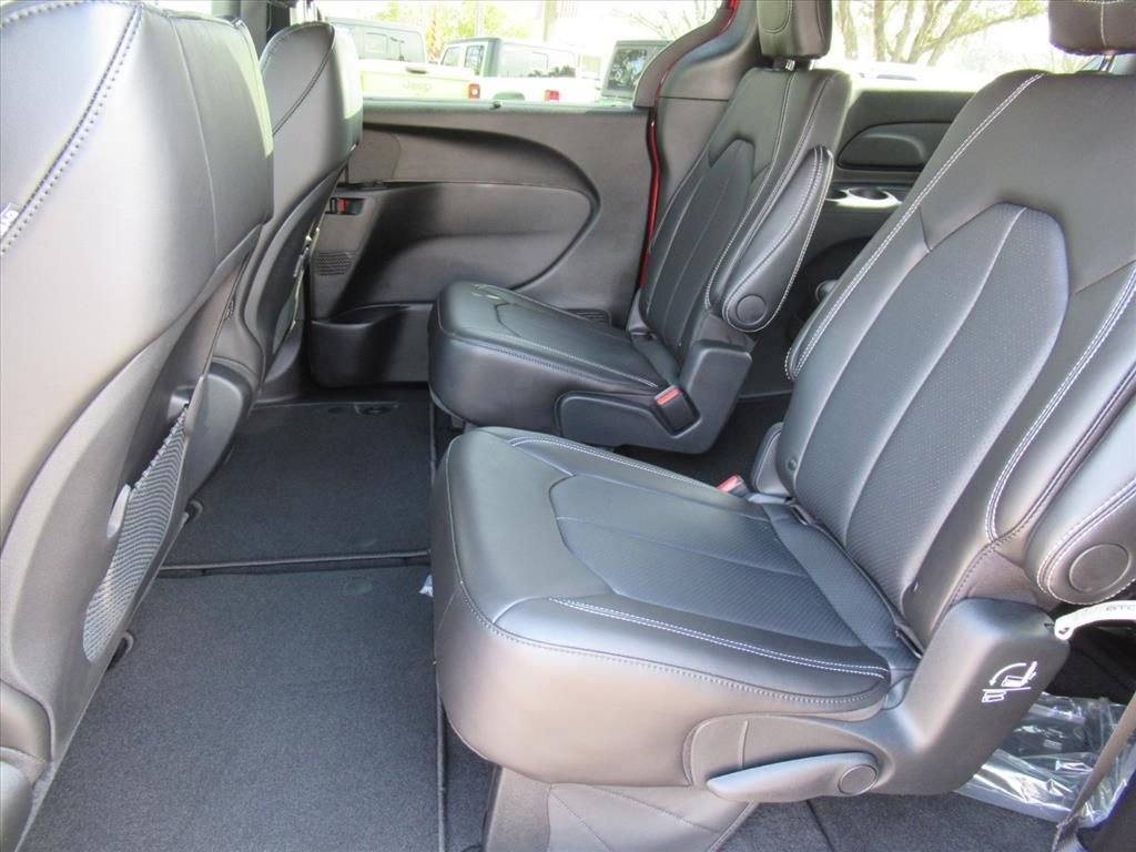 New 2026 Red Hot Pearl-Coat Exterior Paint Chrysler LX image 26