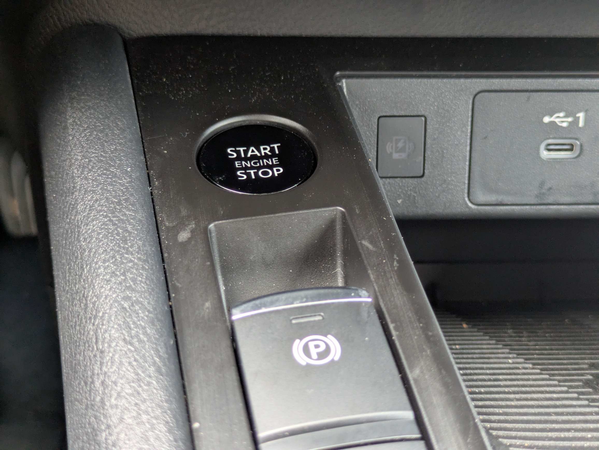 Used 2025 Brown Nissan SV image 23
