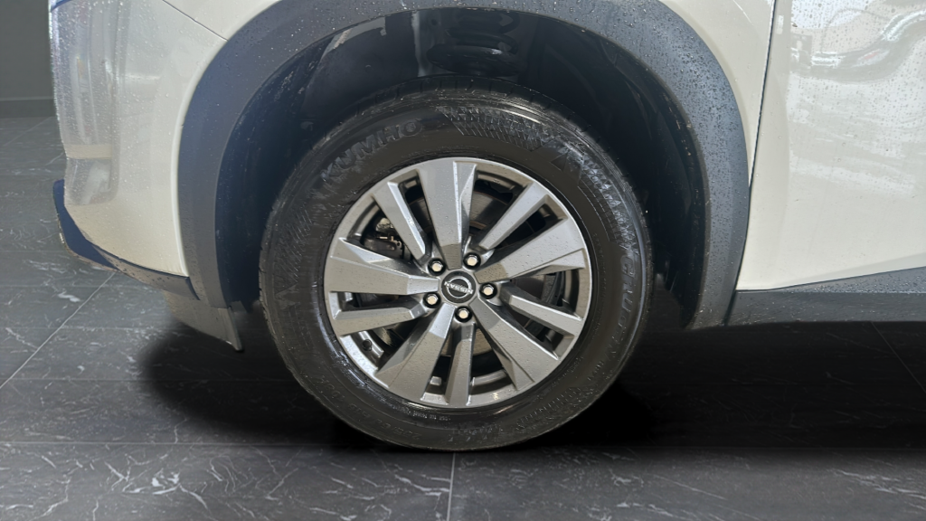 Used 2025 Glacier White Nissan SV image 28