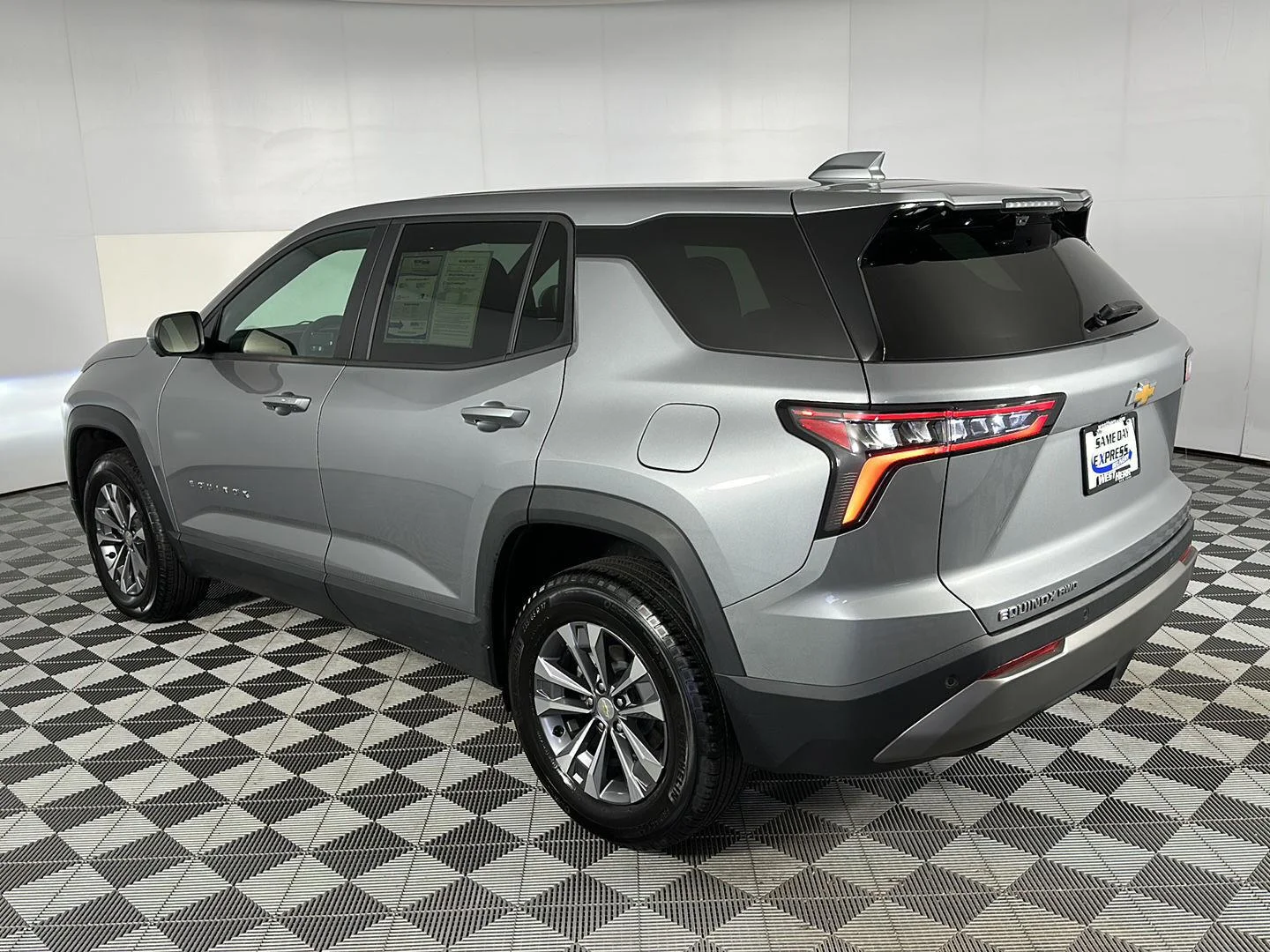Used 2025 Sterling Gray Metallic Chevrolet AWD LT image 7
