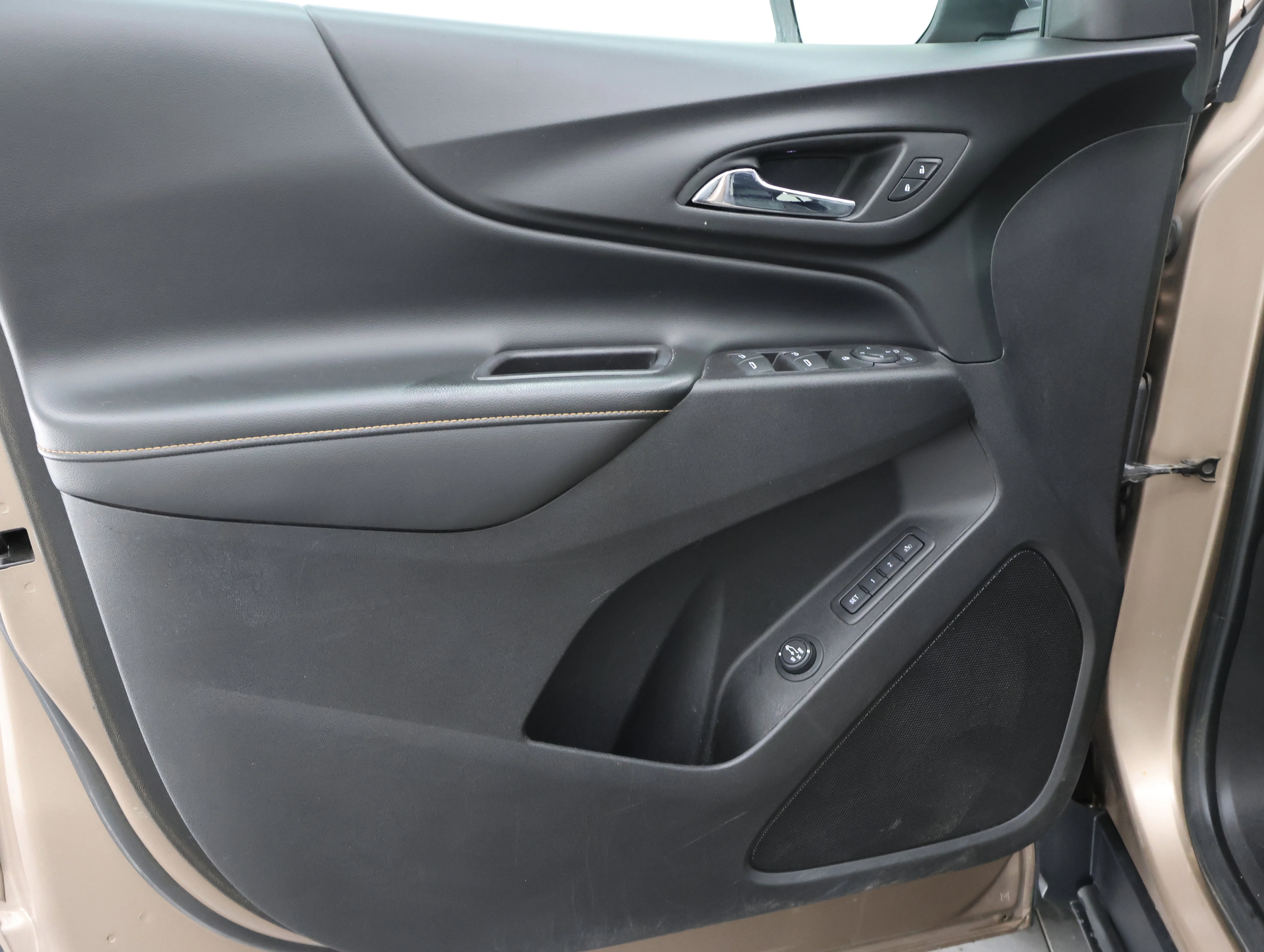 Used 2018 Sandy Ridge Metallic Chevrolet Premier image 39