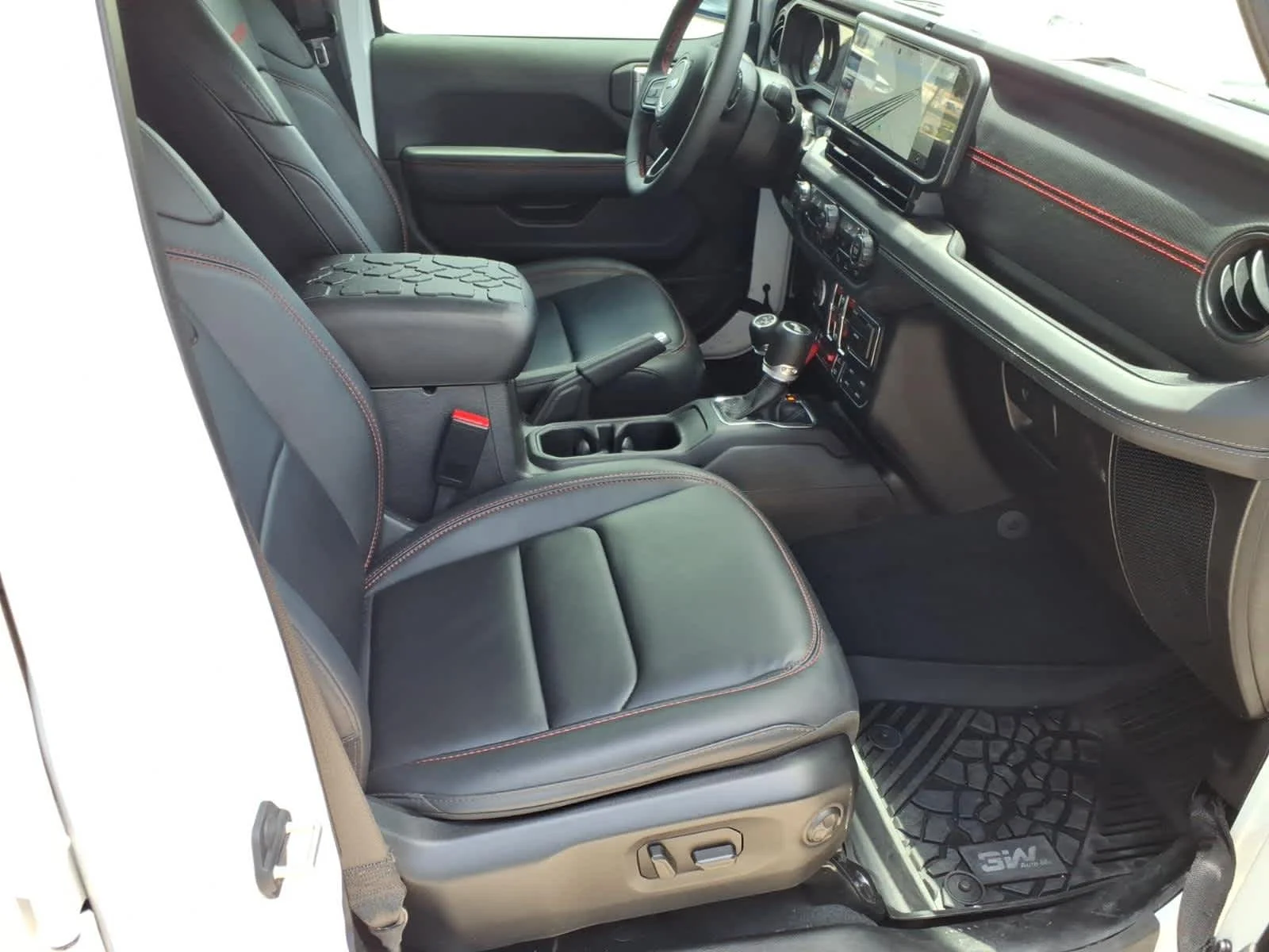 Used 2024 Bright White Clearcoat Jeep Rubicon X image 14