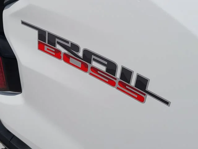 New 2026 Summit White Chevrolet Trail Boss image 9