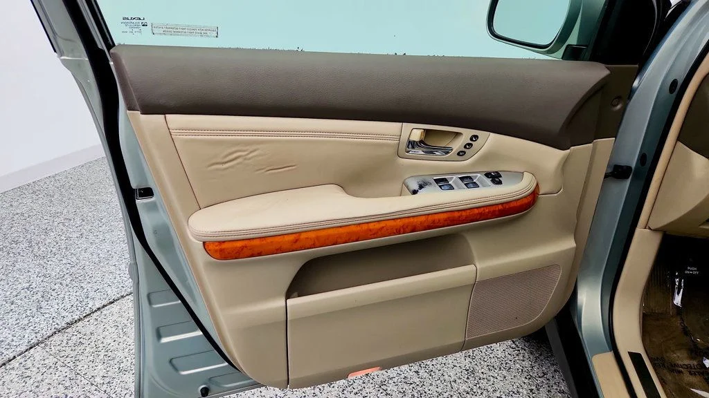 Used 2007 Bamboo Pearl Lexus AWD 4dr w/ Premium Plus Package & Heated Front Seats image 11