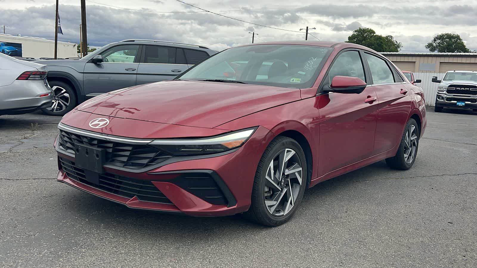 2024 Hyundai Elantra 2.0 Limited IVT's photo