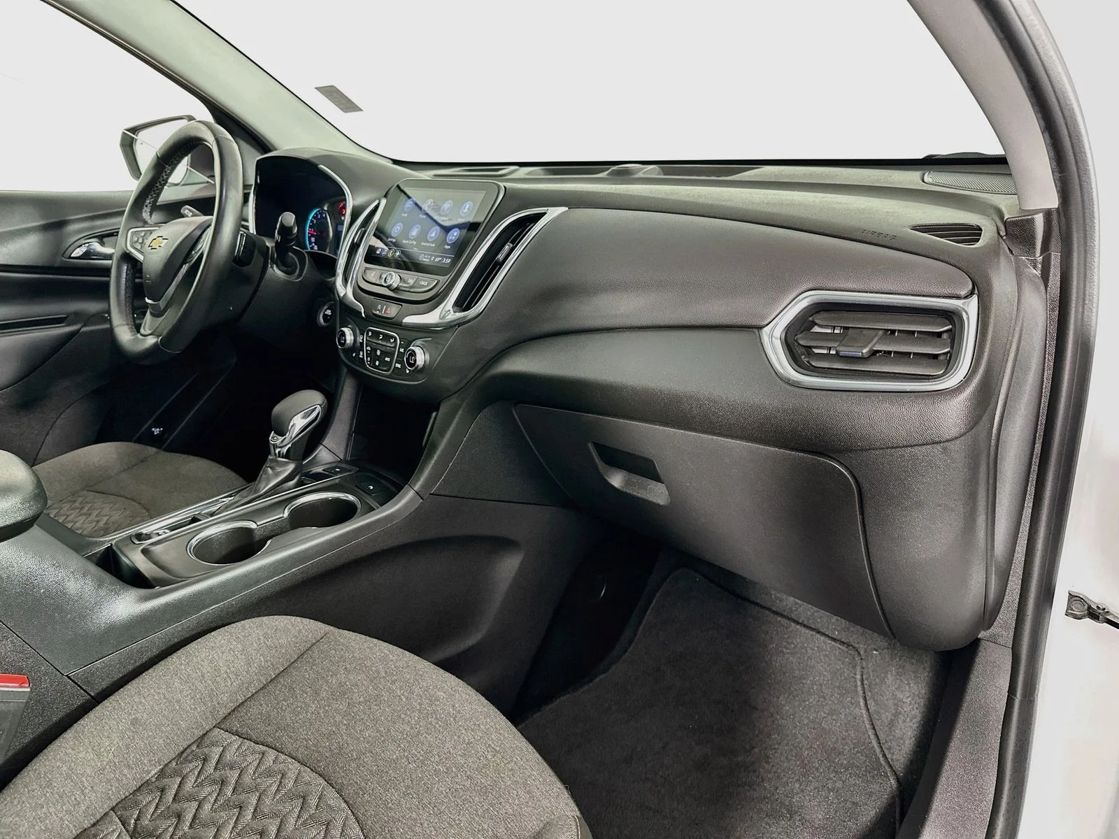 Used 2024 Summit White Chevrolet LT image 31