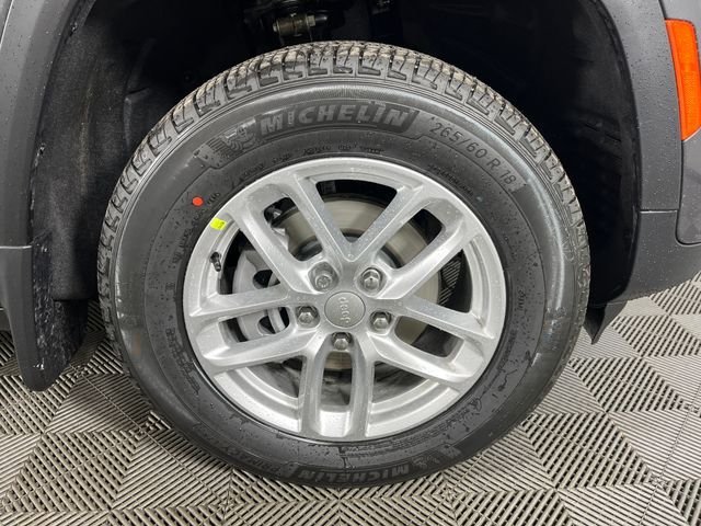 New 2026 Baltic Gray Metallic Clear-Coat Exterior Paint Jeep Laredo X image 5