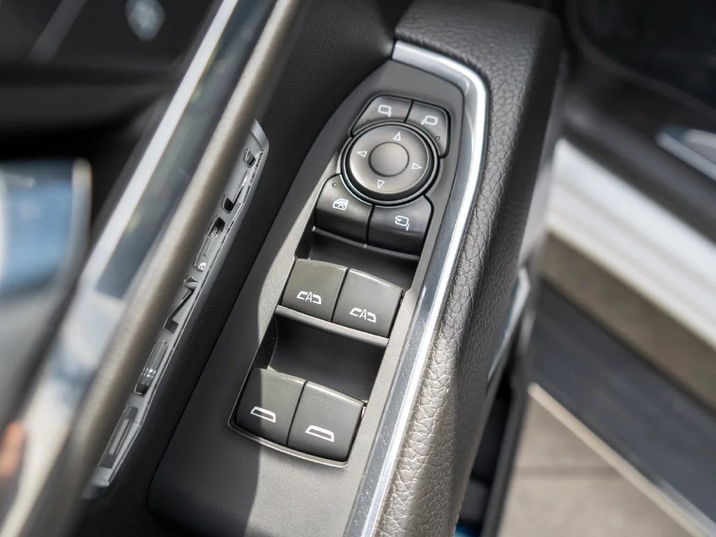 Used 2023 White GMC Denali image 20