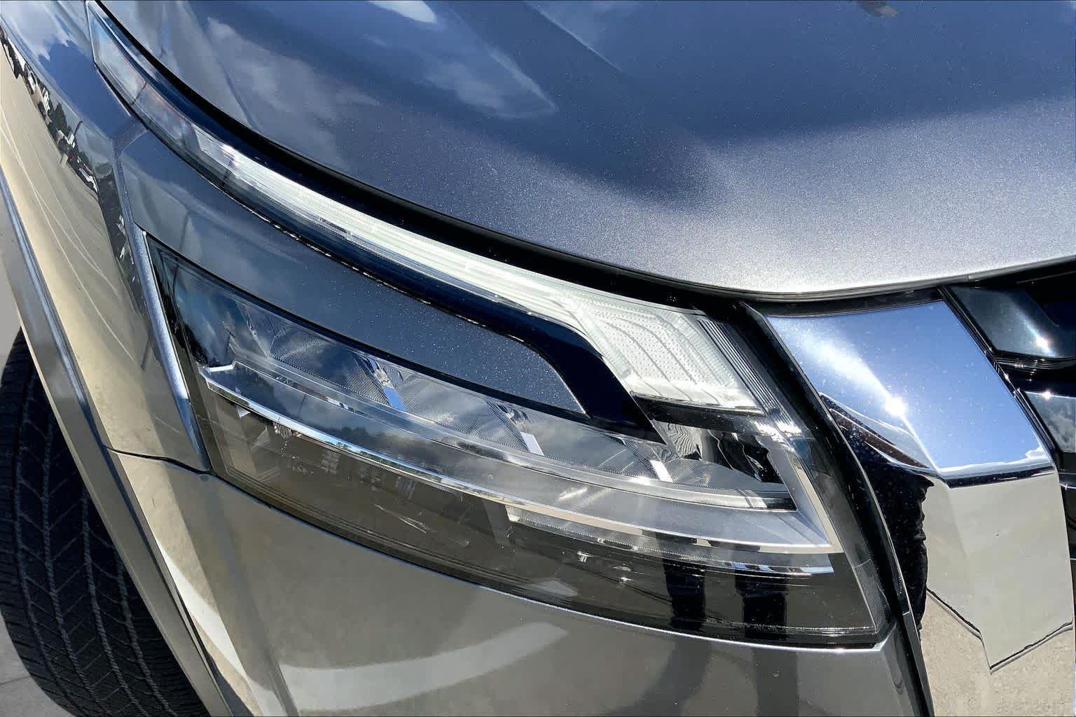 Used 2022 Gun Metallic Nissan SL image 26