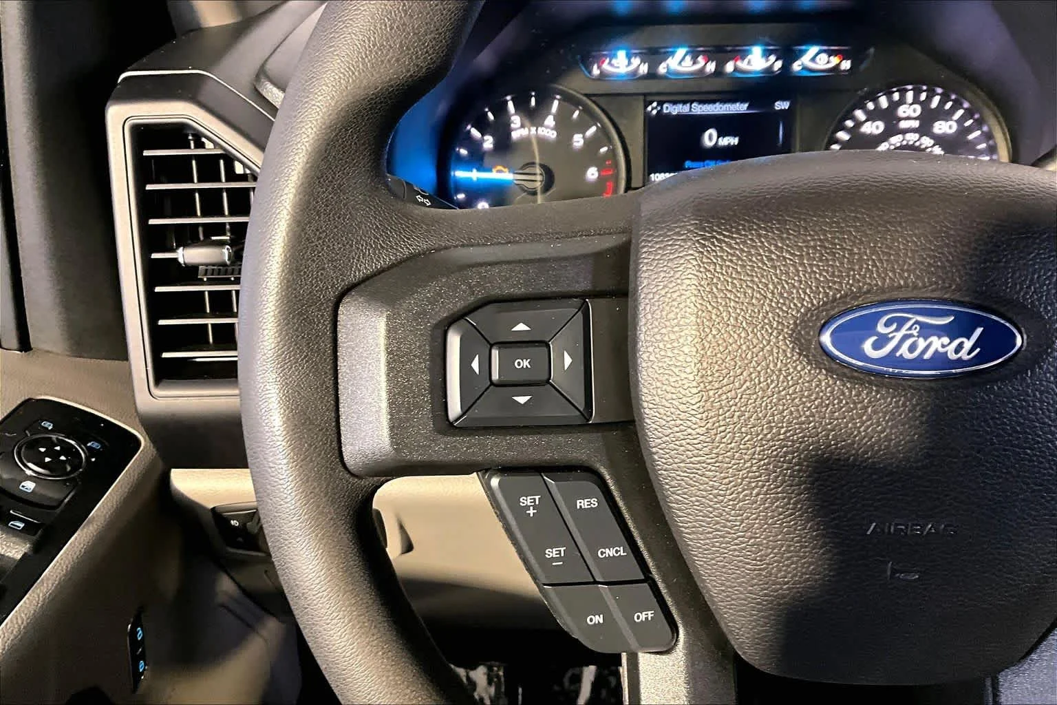 Used 2020 Oxford White Ford XL image 24