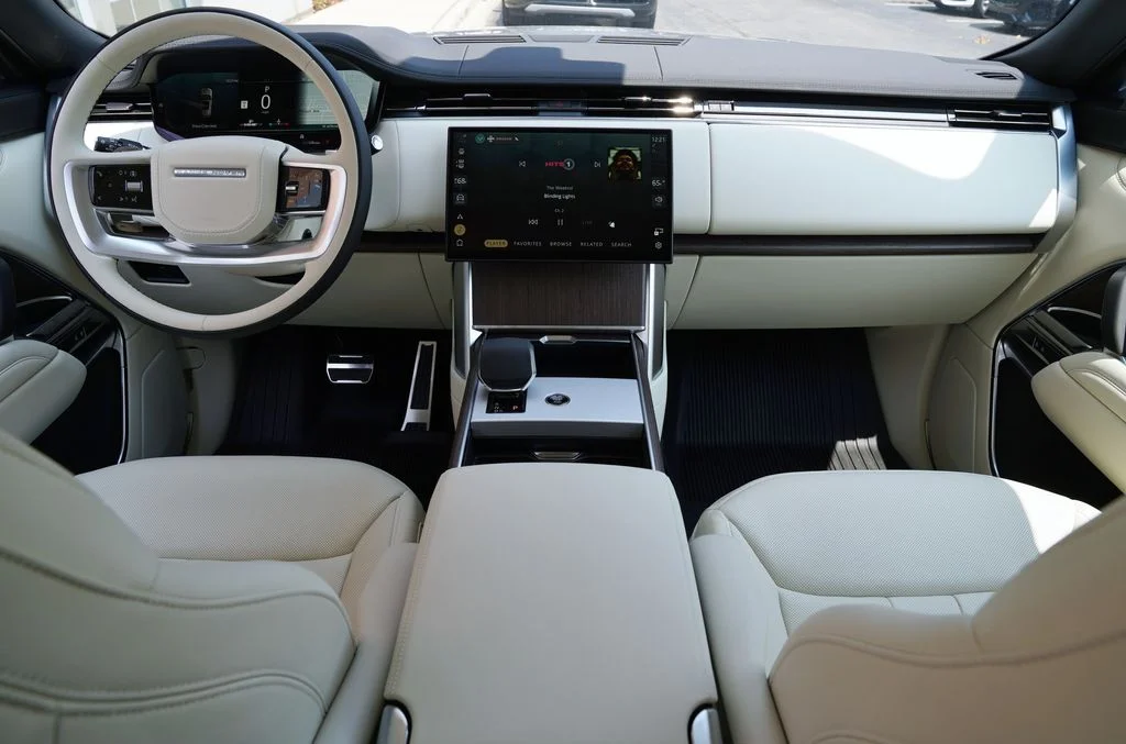 New 2026 Batumi Gold Land Rover SE image 9