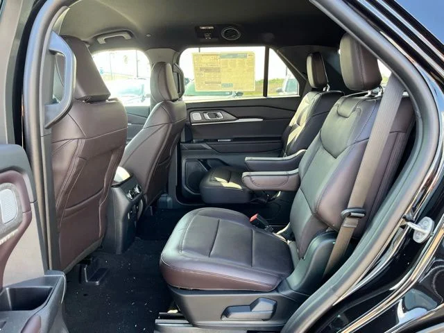 New 2026 Agate Black Metallic Ford Platinum™ image 18