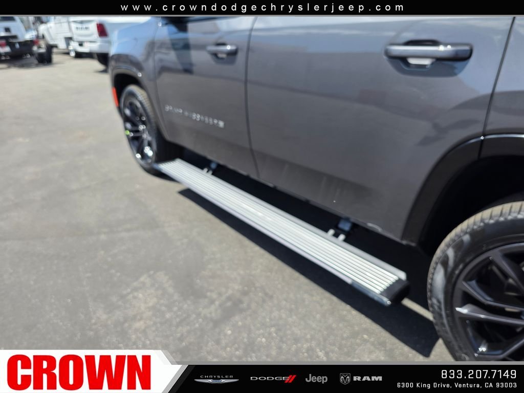 New 2026 Baltic-Gray Metallic Clear-Coat Exterior Paint Jeep Summit Reserve image 10
