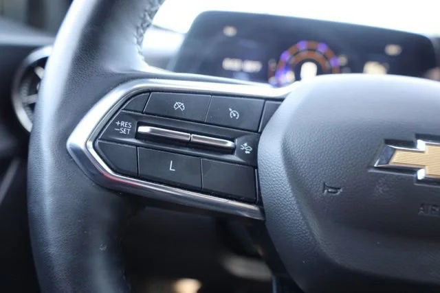 Used 2025 Lakeshore Blue Metallic Chevrolet LT image 25