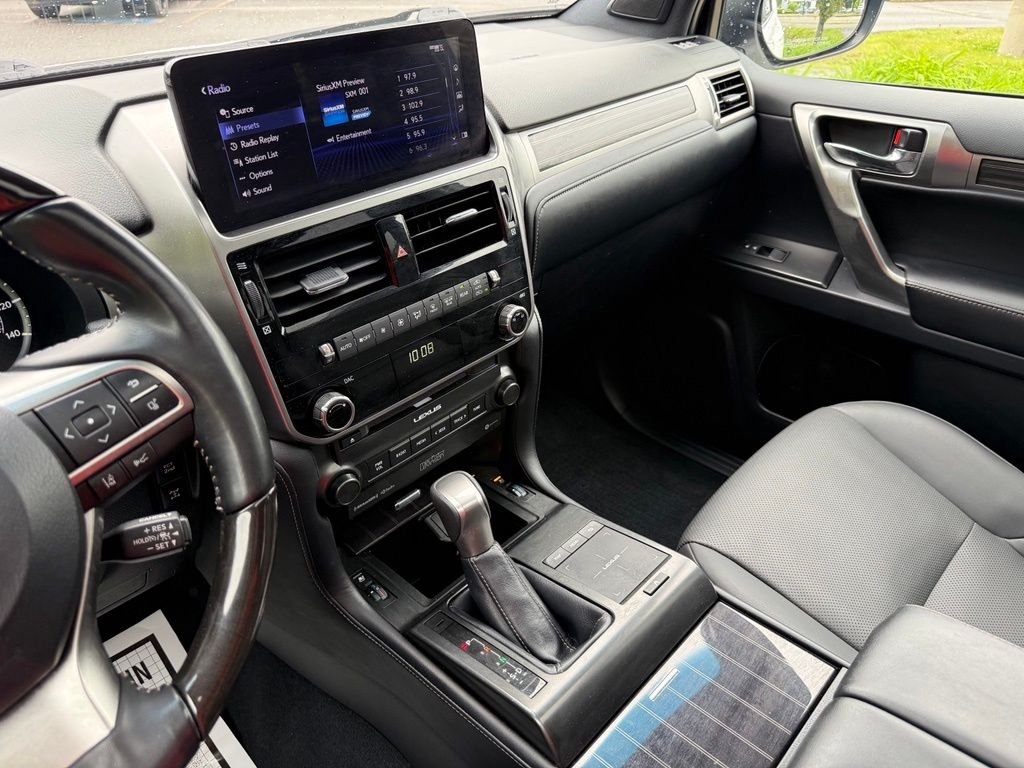 Used 2022 White Lexus 460 image 39