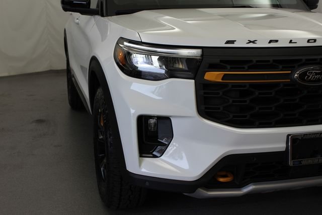 New 2026 Star White Metallic Tri-Coat Ford Tremor® image 2
