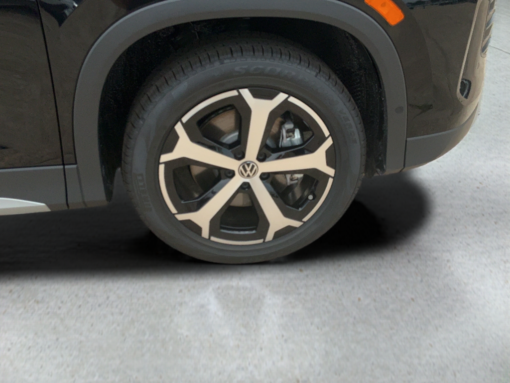 New 2026 Black Volkswagen 2.0T SE image 9