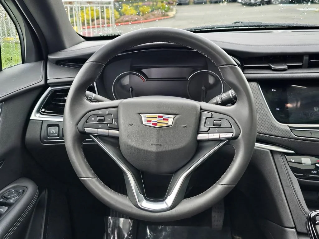 Used 2025 Crystal White Tricoat Cadillac Luxury image 19