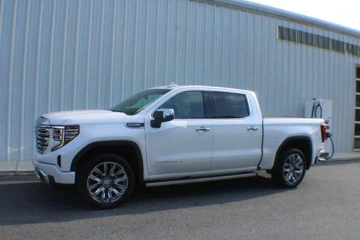 Certified Used 2024 White Frost Tricoat GMC Denali image 4