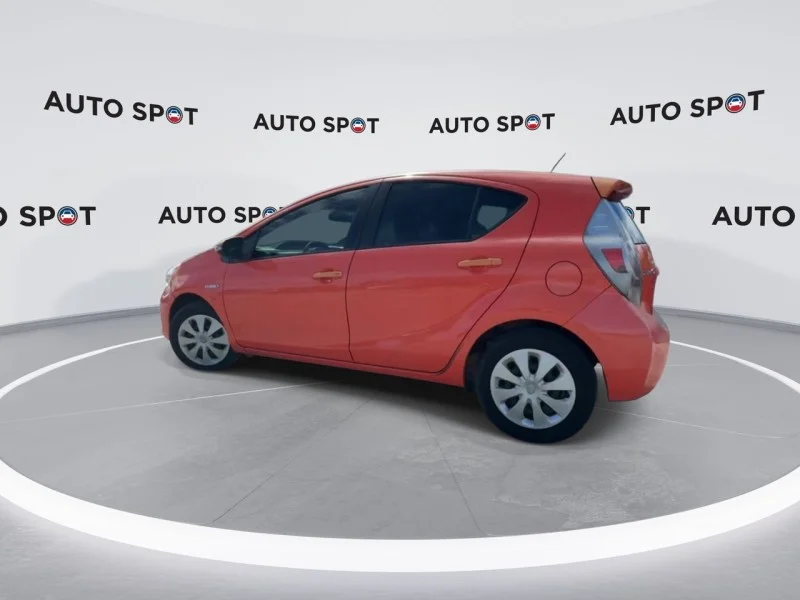 2014 Toyota Prius c One - Photo 6