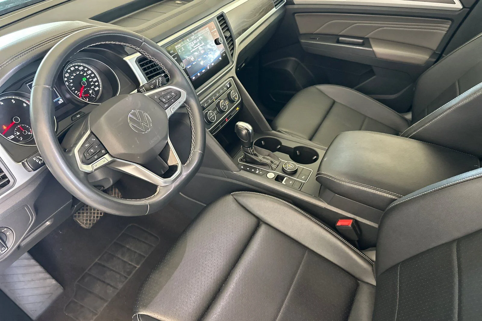 Used 2021 Gray Volkswagen 3.6L V6 SE w/Technology image 10