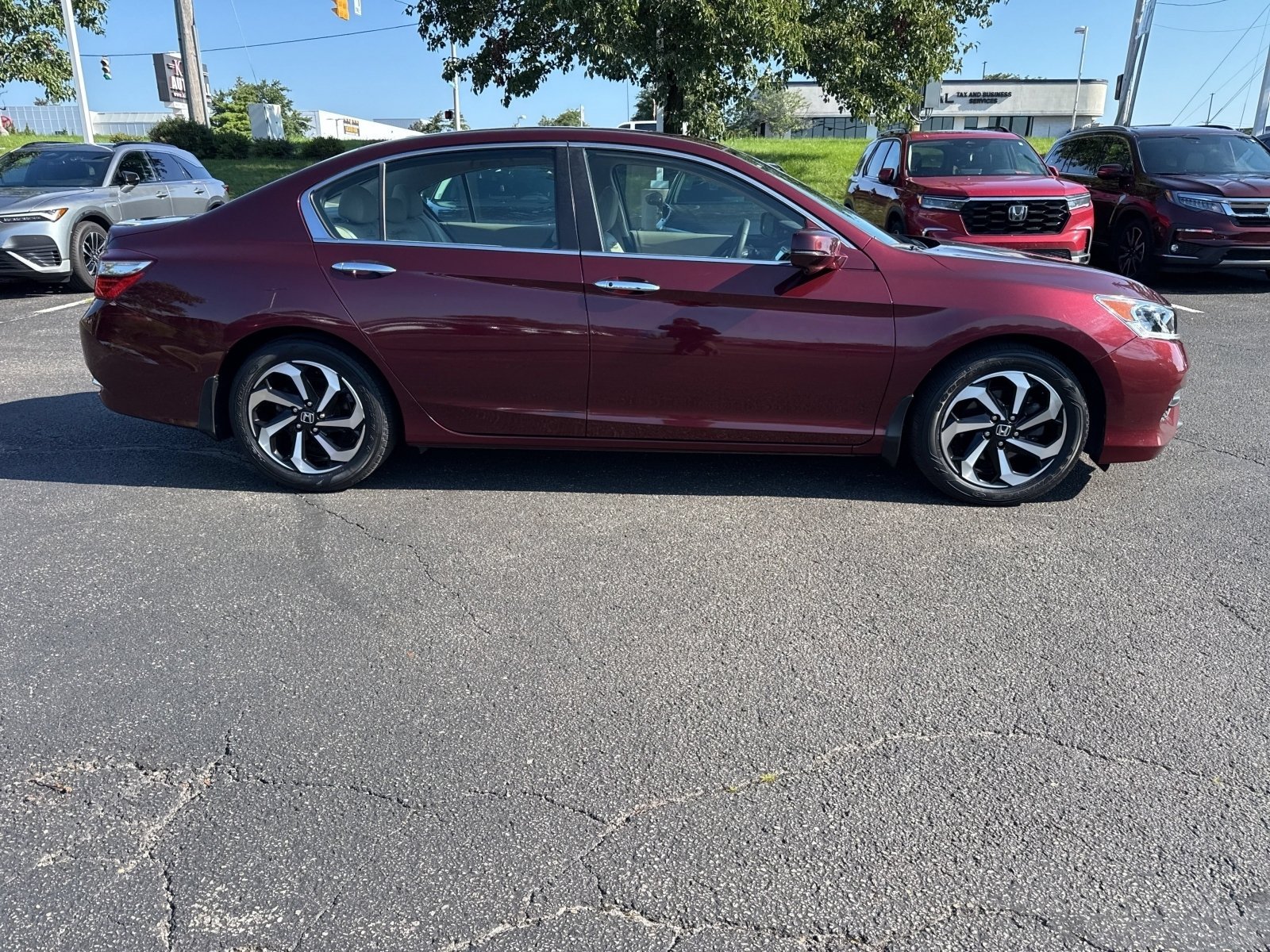 Used 2016 Basque Red Pearl II Honda EX-L image 2