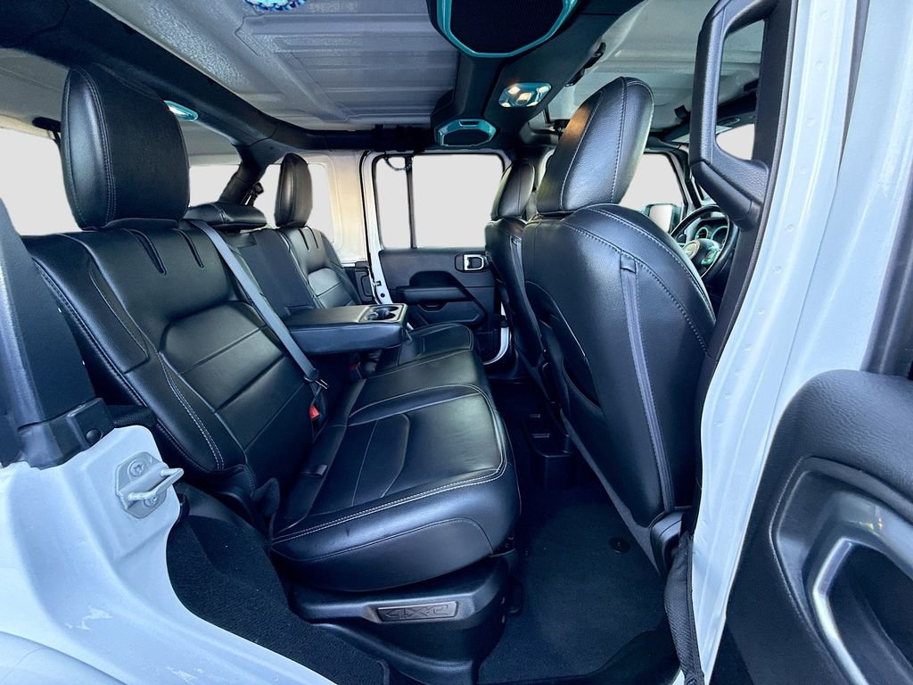 Used 2022 Bright White Clearcoat Jeep Unlimited Sahara image 27