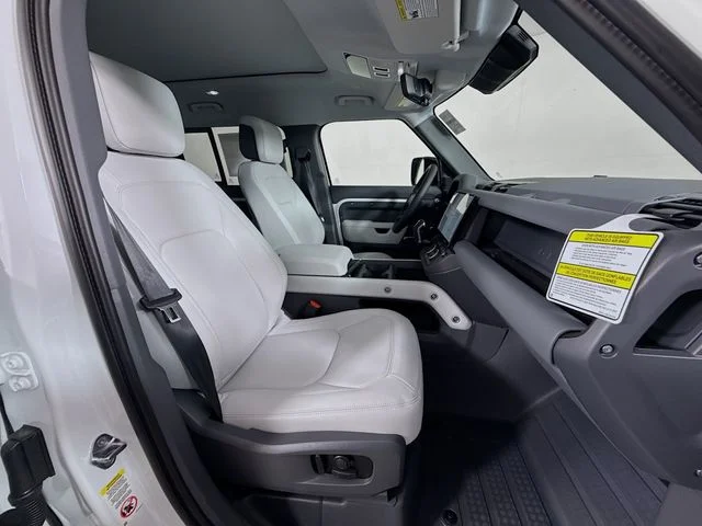 New 2026 Fuji White Land Rover X-Dynamic SE image 30