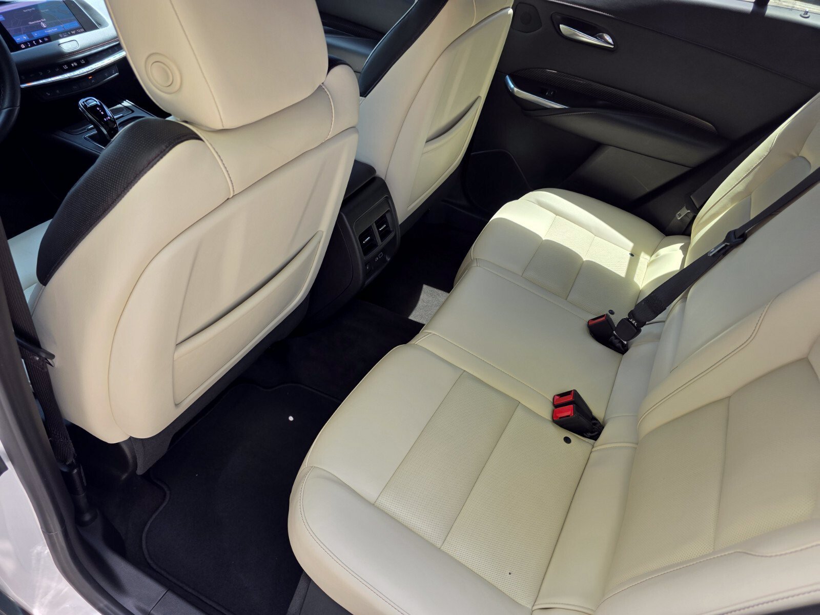 Used 2022 Crystal White Tricoat Cadillac FWD Sport image 16